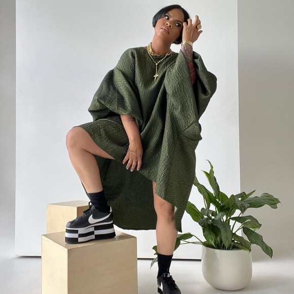 Green Balloon Dress - Picture 2 of 3